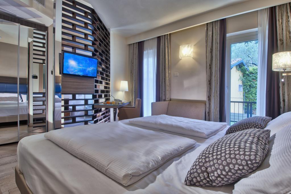 Hotel Galvani Torri Del Benaco Exteriér fotografie